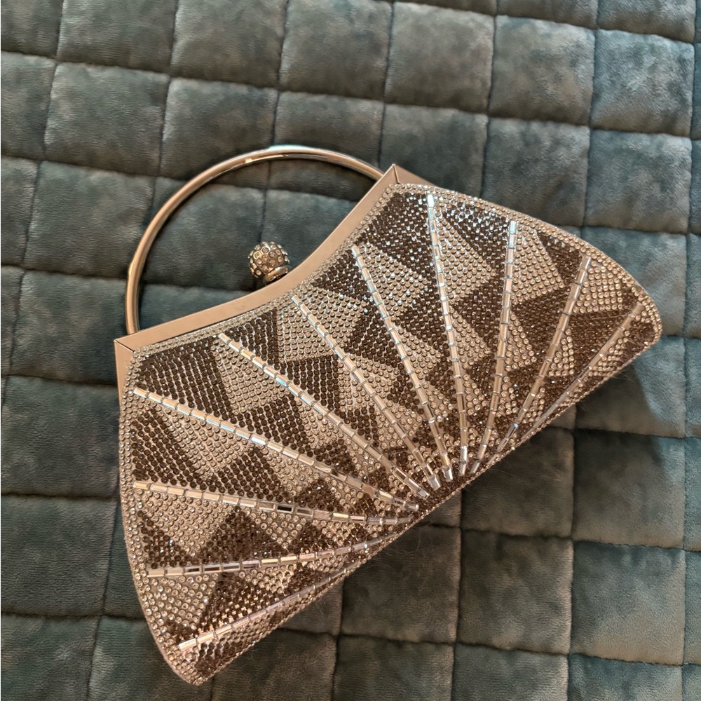 Versona Silver Geometric Clutch Wristlet